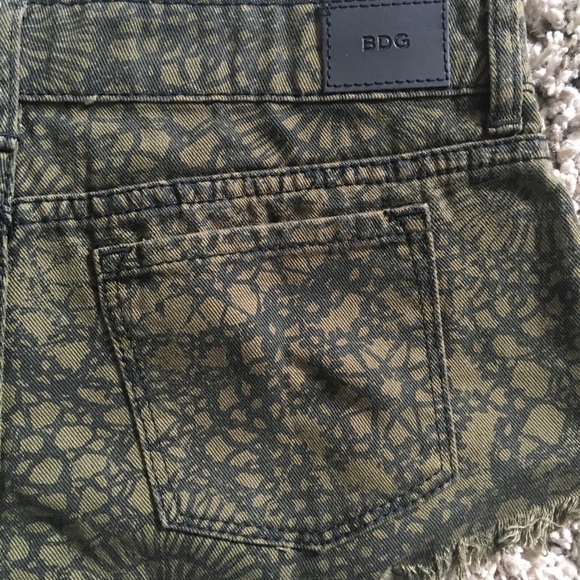 BDG Green Floral Printed Low Rise Mia Shorts 26 - Picture 7 of 7